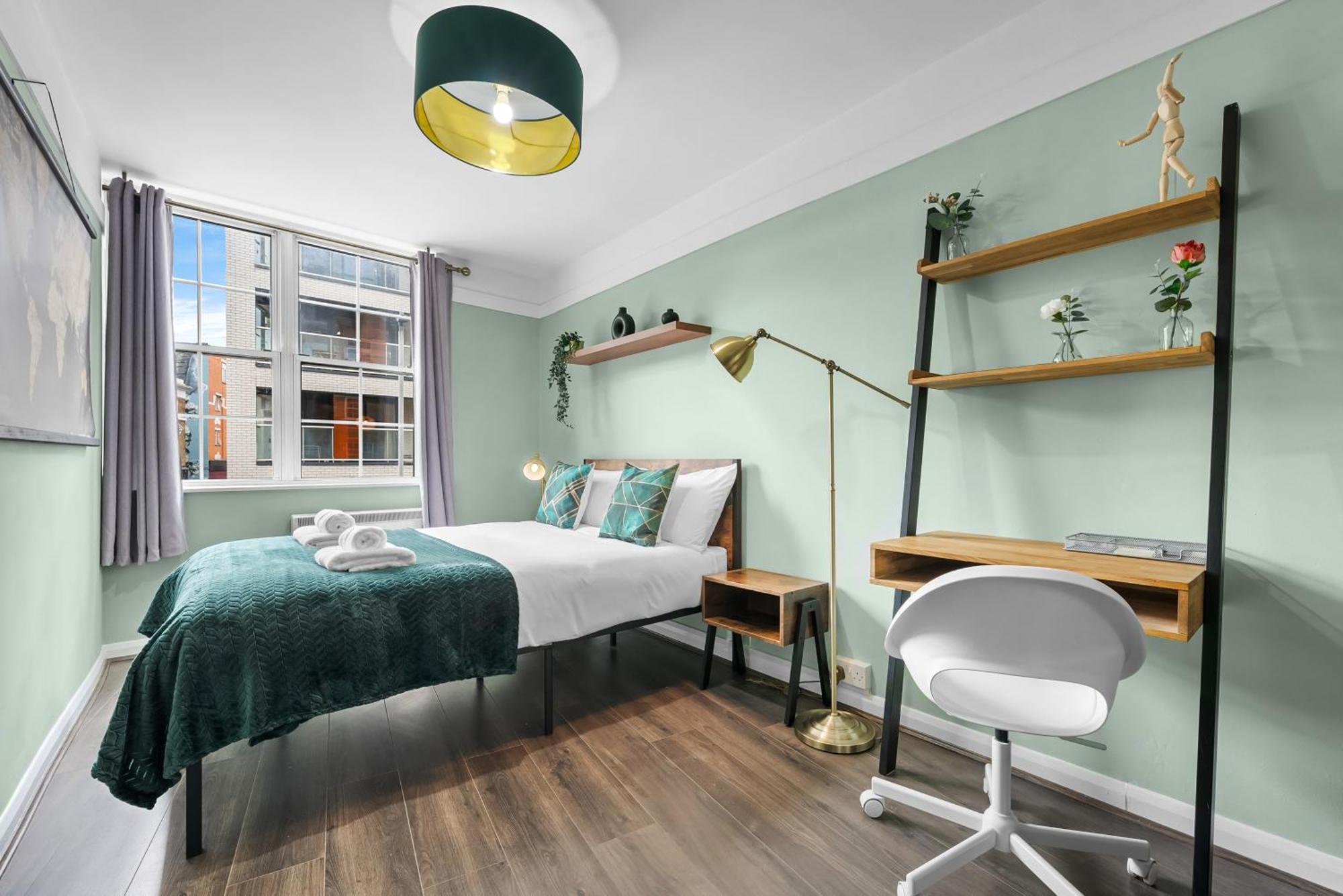 Chic 2 Bedroom Apartment Near Liverpool Street By Gold Stays Лондон Екстериор снимка