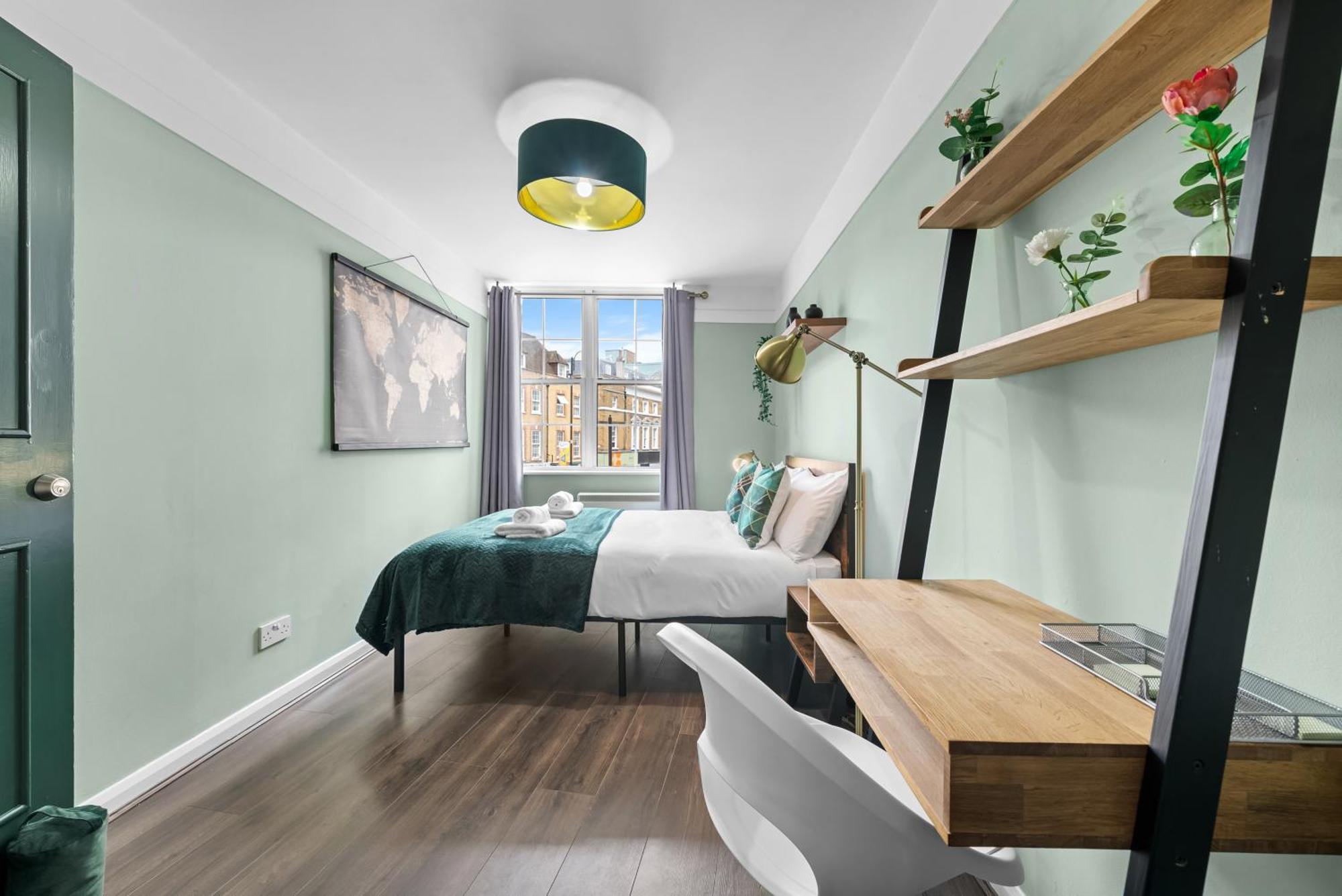 Chic 2 Bedroom Apartment Near Liverpool Street By Gold Stays Лондон Екстериор снимка