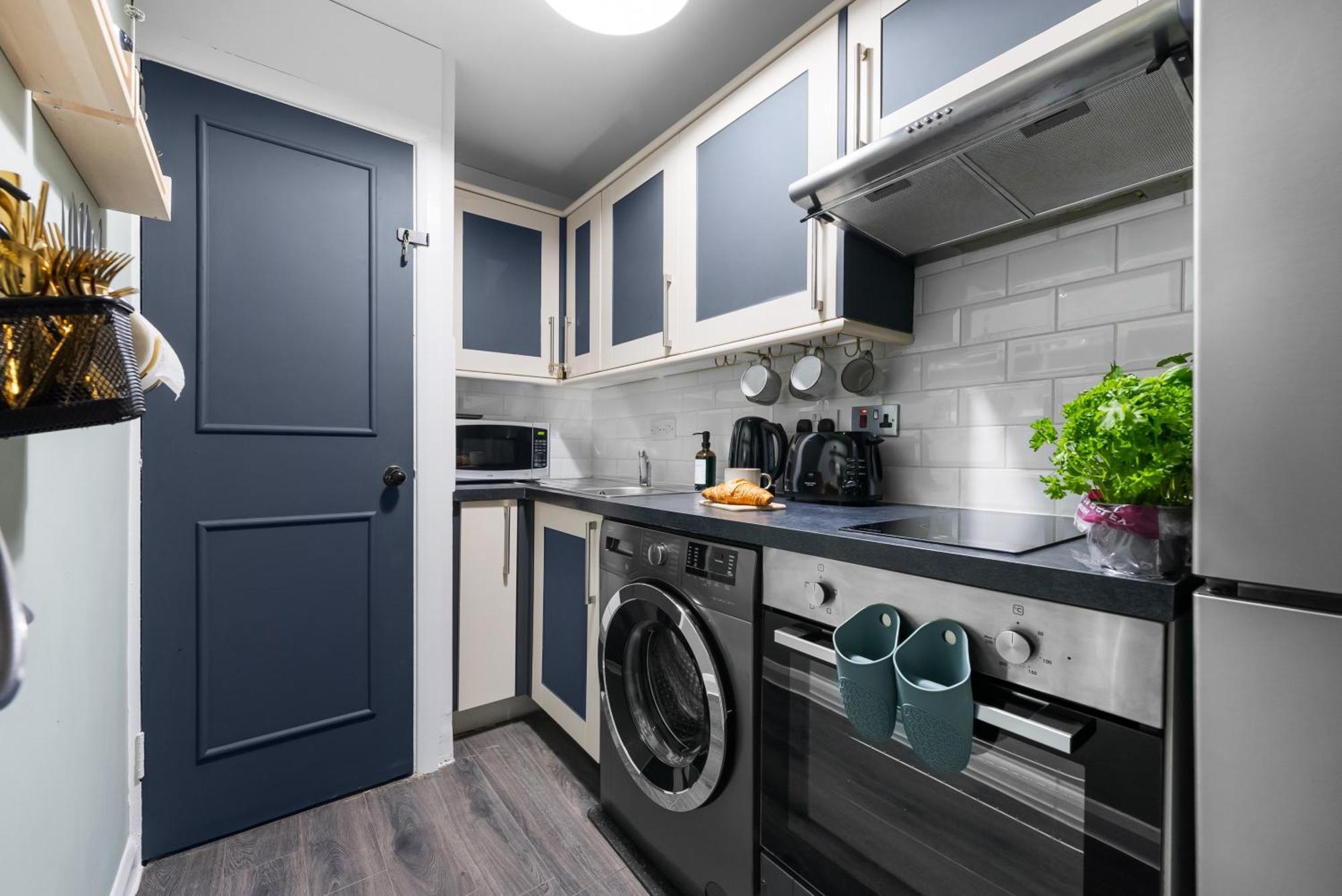 Chic 2 Bedroom Apartment Near Liverpool Street By Gold Stays Лондон Екстериор снимка
