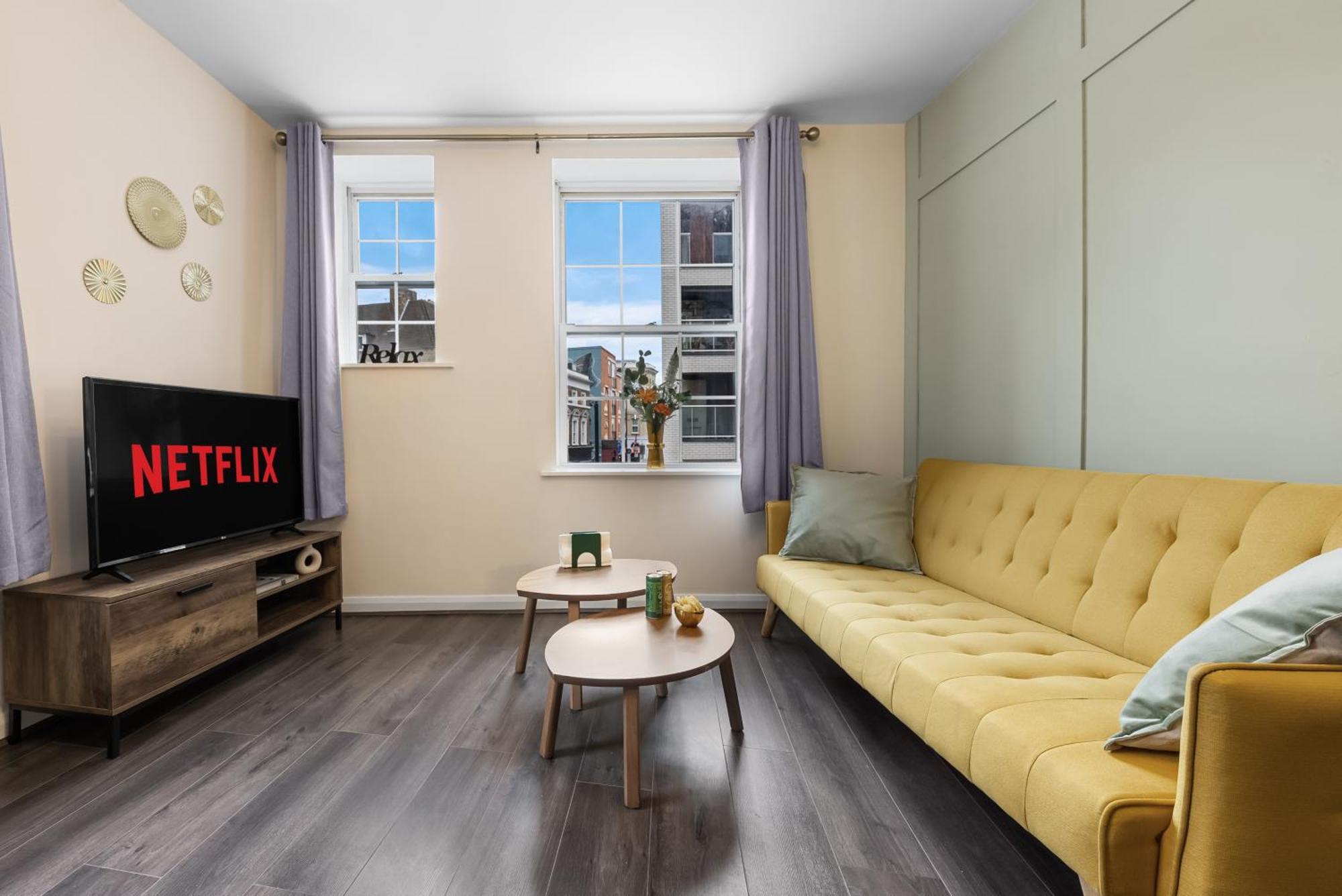 Chic 2 Bedroom Apartment Near Liverpool Street By Gold Stays Лондон Екстериор снимка