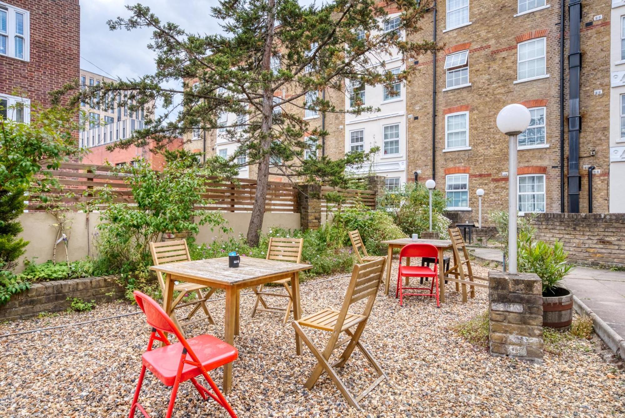 Chic 2 Bedroom Apartment Near Liverpool Street By Gold Stays Лондон Екстериор снимка